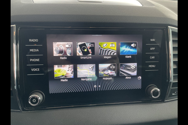 Škoda Karoq 1.5 TSI ACT Business Edition Plus Schuif/kanteldak - Achteruitrijcamera - Elektrische trekhaak stuurverwarming- Stoelverwarming - Parkeersensoren - Airco - Apple carplay - Navigatiesysteem - Achterspoiler - Stuur multifunctio Licht metalen velgen 17 inch - Bluetooth - Cruise control - Dakrails - Extra getint glas - Keyless entry/start - Led verlichting - Start/stop systeem - Elektrische ramen - Led verlichting