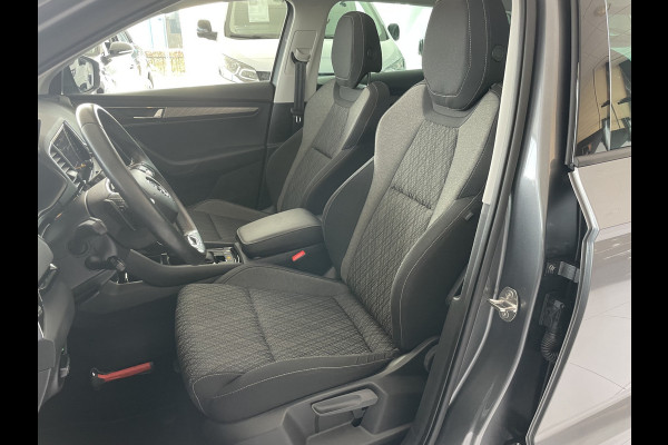 Škoda Karoq 1.5 TSI ACT Business Edition Plus Schuif/kanteldak - Achteruitrijcamera - Elektrische trekhaak stuurverwarming- Stoelverwarming - Parkeersensoren - Airco - Apple carplay - Navigatiesysteem - Achterspoiler - Stuur multifunctio Licht metalen velgen 17 inch - Bluetooth - Cruise control - Dakrails - Extra getint glas - Keyless entry/start - Led verlichting - Start/stop systeem - Elektrische ramen - Led verlichting