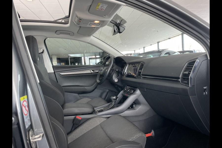 Škoda Karoq 1.5 TSI ACT Business Edition Plus Schuif/kanteldak - Achteruitrijcamera - Elektrische trekhaak stuurverwarming- Stoelverwarming - Parkeersensoren - Airco - Apple carplay - Navigatiesysteem - Achterspoiler - Stuur multifunctio Licht metalen velgen 17 inch - Bluetooth - Cruise control - Dakrails - Extra getint glas - Keyless entry/start - Led verlichting - Start/stop systeem - Elektrische ramen - Led verlichting