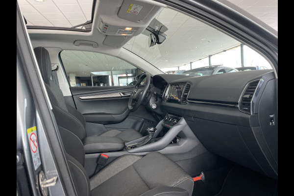 Škoda Karoq 1.5 TSI ACT Business Edition Plus Schuif/kanteldak - Achteruitrijcamera - Elektrische trekhaak stuurverwarming- Stoelverwarming - Parkeersensoren - Airco - Apple carplay - Navigatiesysteem - Achterspoiler - Stuur multifunctio Licht metalen velgen 17 inch - Bluetooth - Cruise control - Dakrails - Extra getint glas - Keyless entry/start - Led verlichting - Start/stop systeem - Elektrische ramen - Led verlichting