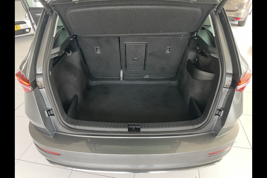 Škoda Karoq 1.5 TSI ACT Business Edition Plus Schuif/kanteldak - Achteruitrijcamera - Elektrische trekhaak stuurverwarming- Stoelverwarming - Parkeersensoren - Airco - Apple carplay - Navigatiesysteem - Achterspoiler - Stuur multifunctio Licht metalen velgen 17 inch - Bluetooth - Cruise control - Dakrails - Extra getint glas - Keyless entry/start - Led verlichting - Start/stop systeem - Elektrische ramen - Led verlichting