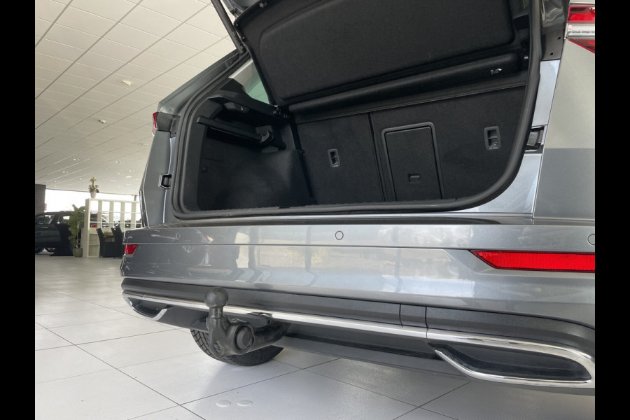 Škoda Karoq 1.5 TSI ACT Business Edition Plus Schuif/kanteldak - Achteruitrijcamera - Elektrische trekhaak stuurverwarming- Stoelverwarming - Parkeersensoren - Airco - Apple carplay - Navigatiesysteem - Achterspoiler - Stuur multifunctio Licht metalen velgen 17 inch - Bluetooth - Cruise control - Dakrails - Extra getint glas - Keyless entry/start - Led verlichting - Start/stop systeem - Elektrische ramen - Led verlichting