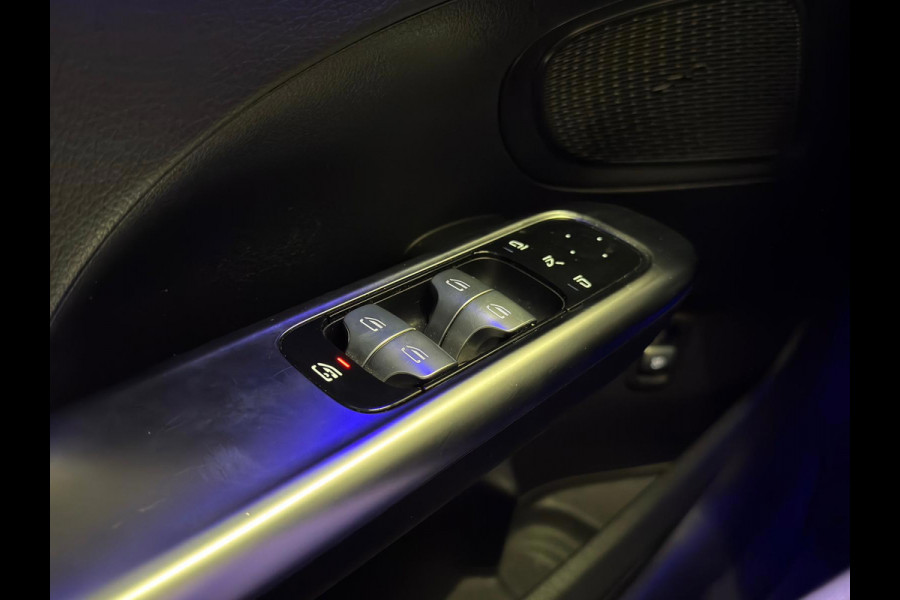 Mercedes-Benz C-Klasse 200 Luxury Line / Pano / NL-auto / Trekhaak