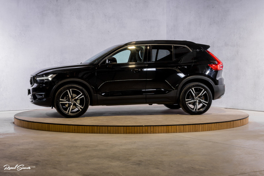 Volvo XC40 2.0 T4 R-Design | Panorama dak | Adaptieve cruise | Memory | Harman Kardon |