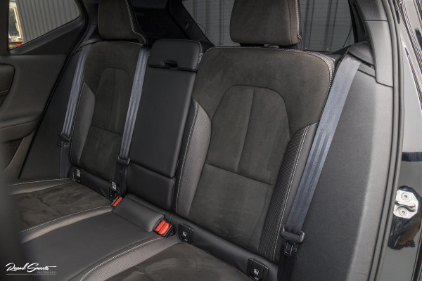 Volvo XC40 2.0 T4 R-Design | Panorama dak | Adaptieve cruise | Memory | Harman Kardon |