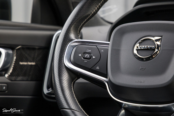 Volvo XC40 2.0 T4 R-Design | Panorama dak | Adaptieve cruise | Memory | Harman Kardon |