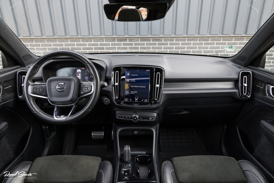 Volvo XC40 2.0 T4 R-Design | Panorama dak | Adaptieve cruise | Memory | Harman Kardon |