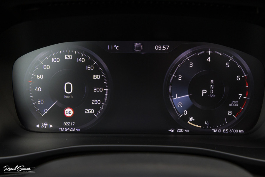 Volvo XC40 2.0 T4 R-Design | Panorama dak | Adaptieve cruise | Memory | Harman Kardon |