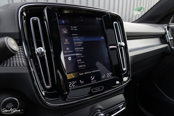 Volvo XC40 2.0 T4 R-Design | Panorama dak | Adaptieve cruise | Memory | Harman Kardon |