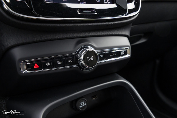 Volvo XC40 2.0 T4 R-Design | Panorama dak | Adaptieve cruise | Memory | Harman Kardon |