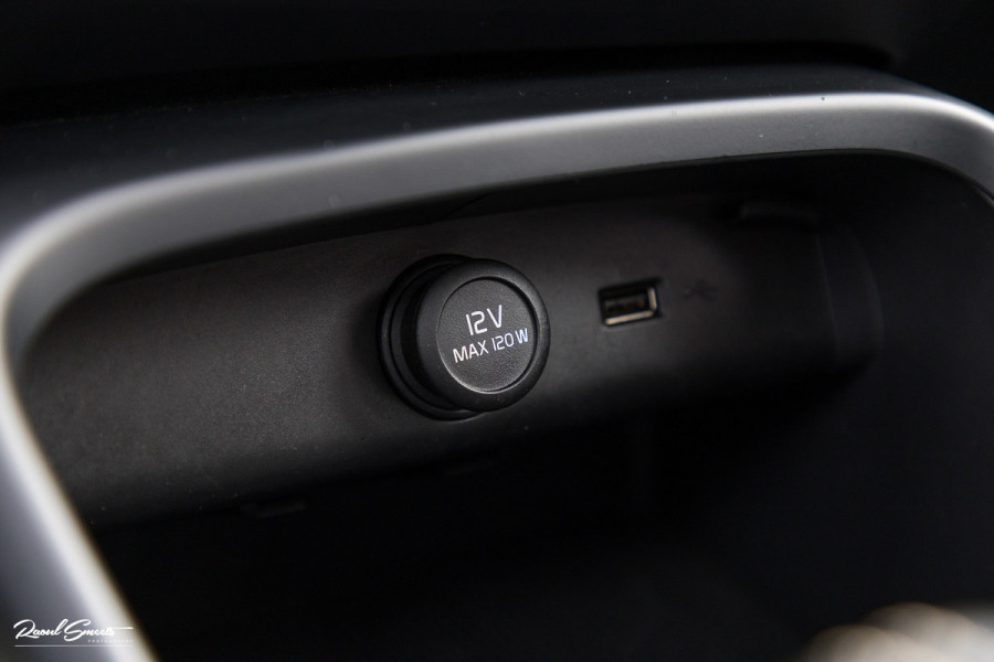 Volvo XC40 2.0 T4 R-Design | Panorama dak | Adaptieve cruise | Memory | Harman Kardon |