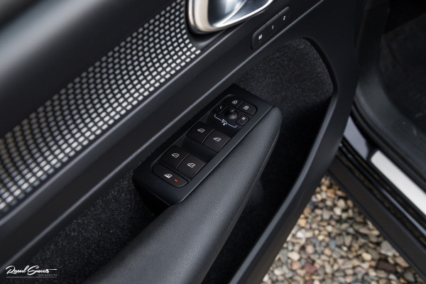 Volvo XC40 2.0 T4 R-Design | Panorama dak | Adaptieve cruise | Memory | Harman Kardon |