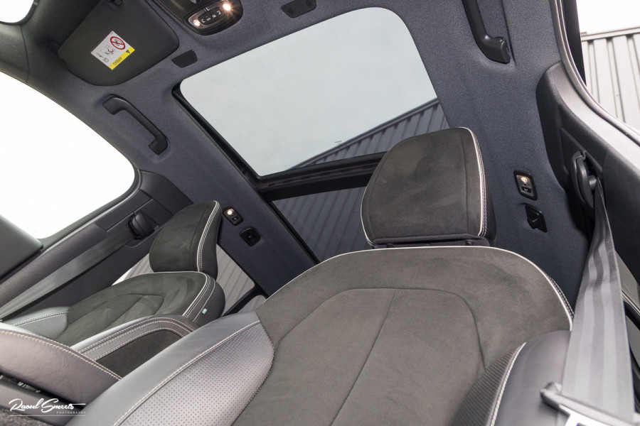 Volvo XC40 2.0 T4 R-Design | Panorama dak | Adaptieve cruise | Memory | Harman Kardon |