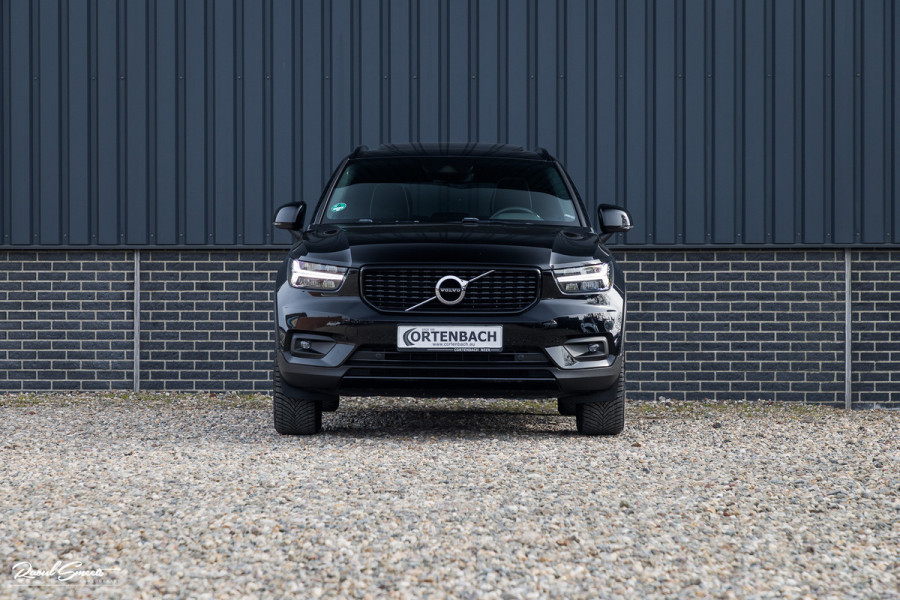 Volvo XC40 2.0 T4 R-Design | Panorama dak | Adaptieve cruise | Memory | Harman Kardon |