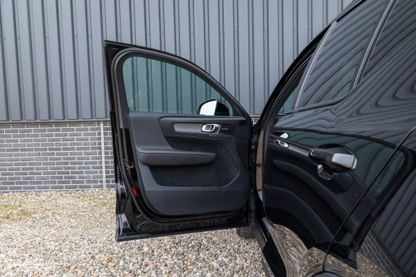 Volvo XC40 2.0 T4 R-Design | Panorama dak | Adaptieve cruise | Memory | Harman Kardon |