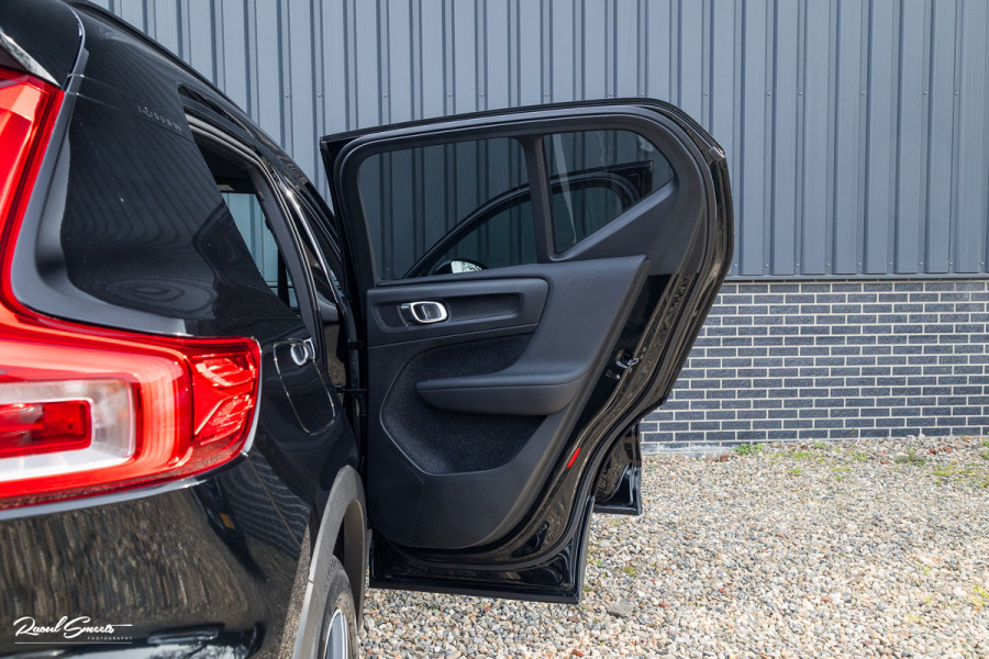 Volvo XC40 2.0 T4 R-Design | Panorama dak | Adaptieve cruise | Memory | Harman Kardon |