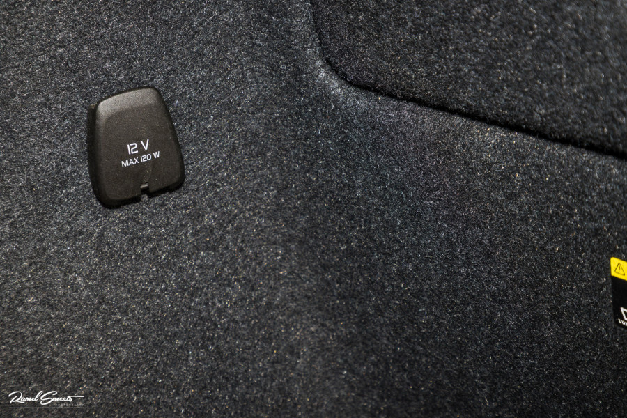 Volvo XC40 2.0 T4 R-Design | Panorama dak | Adaptieve cruise | Memory | Harman Kardon |