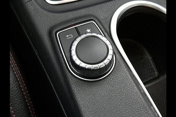 Mercedes-Benz CLA-Klasse 180 Business Solution AMG(Goed OnderH, Panorama, Camera, Carplay, Navi, StoelV, Etc)