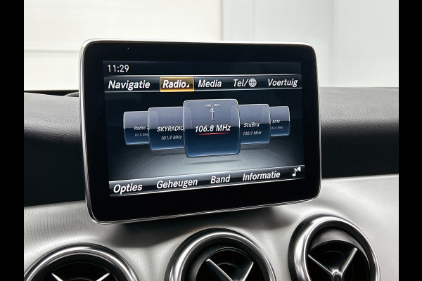 Mercedes-Benz CLA-Klasse 180 Business Solution AMG(Goed OnderH, Panorama, Camera, Carplay, Navi, StoelV, Etc)