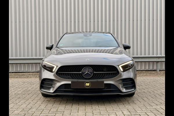 Mercedes-Benz A-Klasse 180 Business Solution AMG A35 Bumpers 19" AMG Velgen | Camera