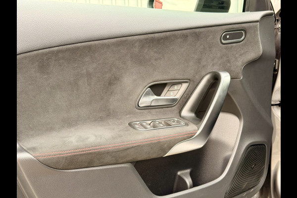 Mercedes-Benz A-Klasse 180 Business Solution AMG A35 Bumpers 19" AMG Velgen | Camera