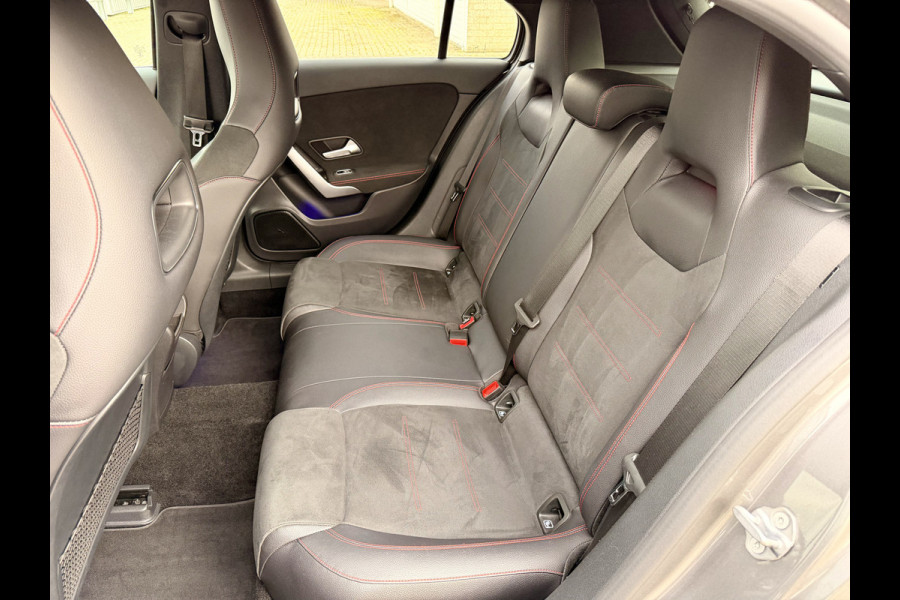 Mercedes-Benz A-Klasse 180 Business Solution AMG A35 Bumpers 19" AMG Velgen | Camera