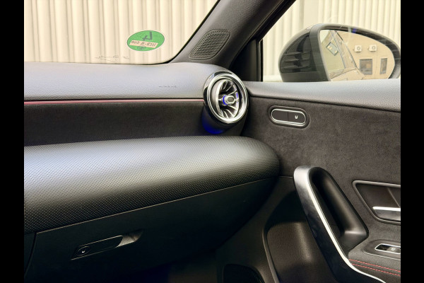 Mercedes-Benz A-Klasse 180 Business Solution AMG A35 Bumpers 19" AMG Velgen | Camera