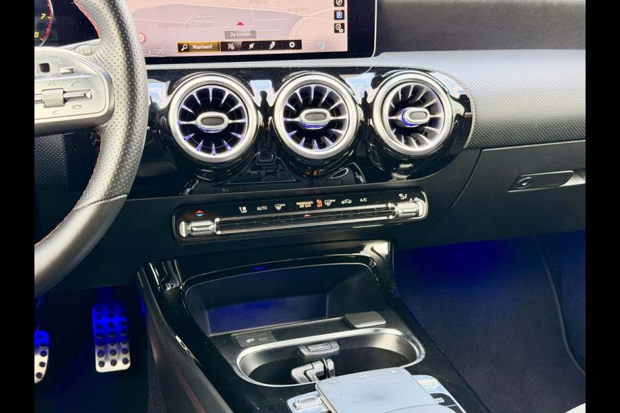 Mercedes-Benz A-Klasse 180 Business Solution AMG A35 Bumpers 19" AMG Velgen | Camera