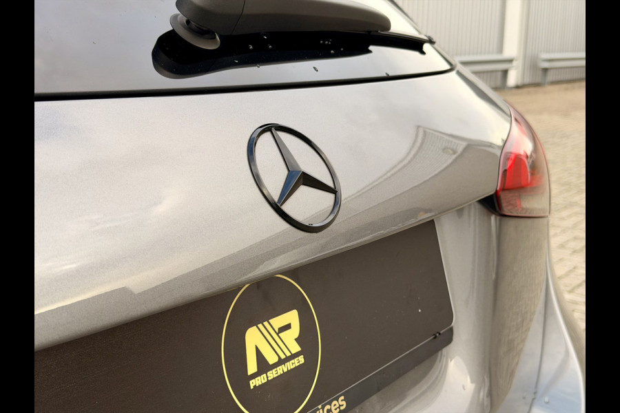 Mercedes-Benz A-Klasse 180 Business Solution AMG A35 Bumpers 19" AMG Velgen | Camera