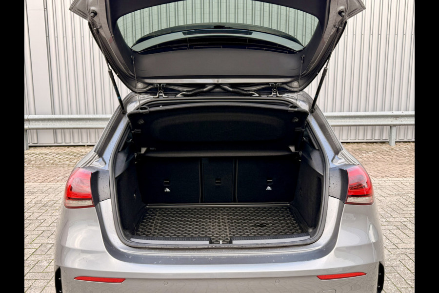 Mercedes-Benz A-Klasse 180 Business Solution AMG A35 Bumpers 19" AMG Velgen | Camera