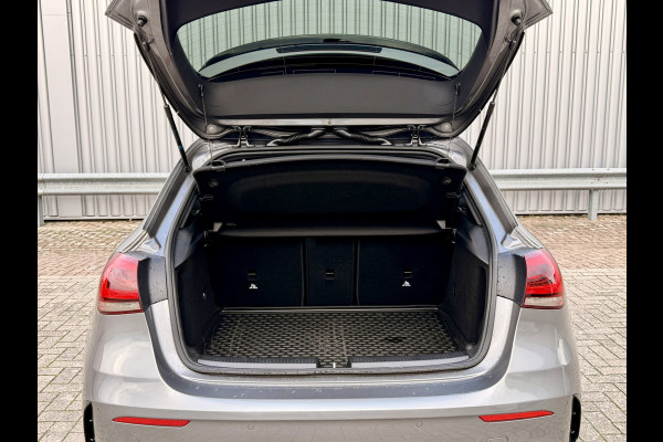 Mercedes-Benz A-Klasse 180 Business Solution AMG A35 Bumpers 19" AMG Velgen | Camera