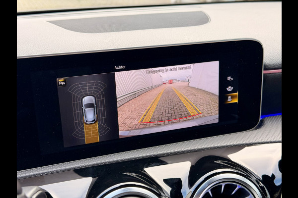 Mercedes-Benz A-Klasse 180 Business Solution AMG A35 Bumpers 19" AMG Velgen | Camera