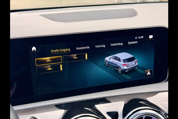 Mercedes-Benz A-Klasse 180 Business Solution AMG A35 Bumpers 19" AMG Velgen | Camera