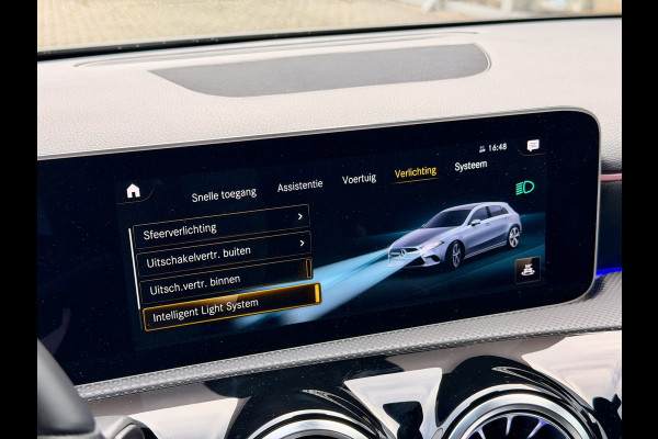 Mercedes-Benz A-Klasse 180 Business Solution AMG A35 Bumpers 19" AMG Velgen | Camera