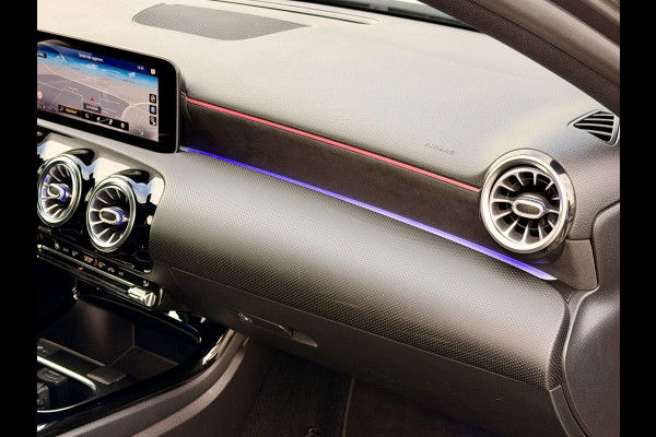 Mercedes-Benz A-Klasse 180 Business Solution AMG A35 Bumpers 19" AMG Velgen | Camera