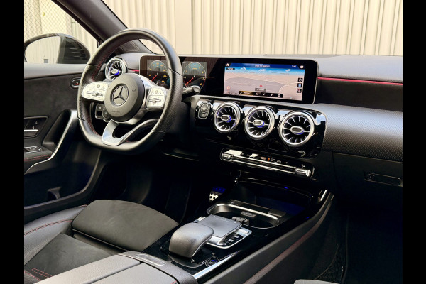 Mercedes-Benz A-Klasse 180 Business Solution AMG A35 Bumpers 19" AMG Velgen | Camera