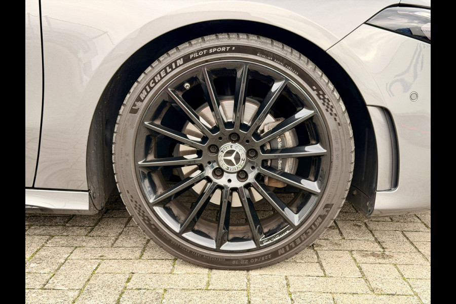 Mercedes-Benz A-Klasse 180 Business Solution AMG A35 Bumpers 19" AMG Velgen | Camera