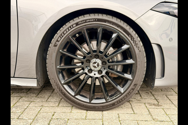 Mercedes-Benz A-Klasse 180 Business Solution AMG A35 Bumpers 19" AMG Velgen | Camera