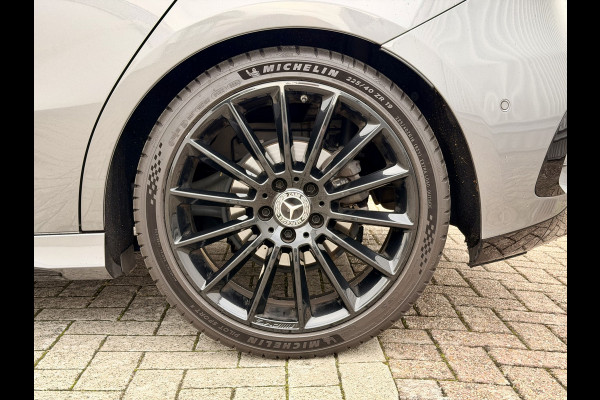 Mercedes-Benz A-Klasse 180 Business Solution AMG A35 Bumpers 19" AMG Velgen | Camera