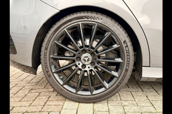 Mercedes-Benz A-Klasse 180 Business Solution AMG A35 Bumpers 19" AMG Velgen | Camera