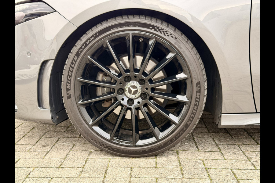 Mercedes-Benz A-Klasse 180 Business Solution AMG A35 Bumpers 19" AMG Velgen | Camera