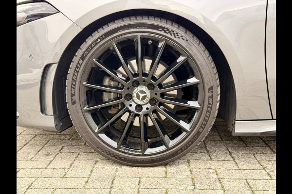 Mercedes-Benz A-Klasse 180 Business Solution AMG A35 Bumpers 19" AMG Velgen | Camera