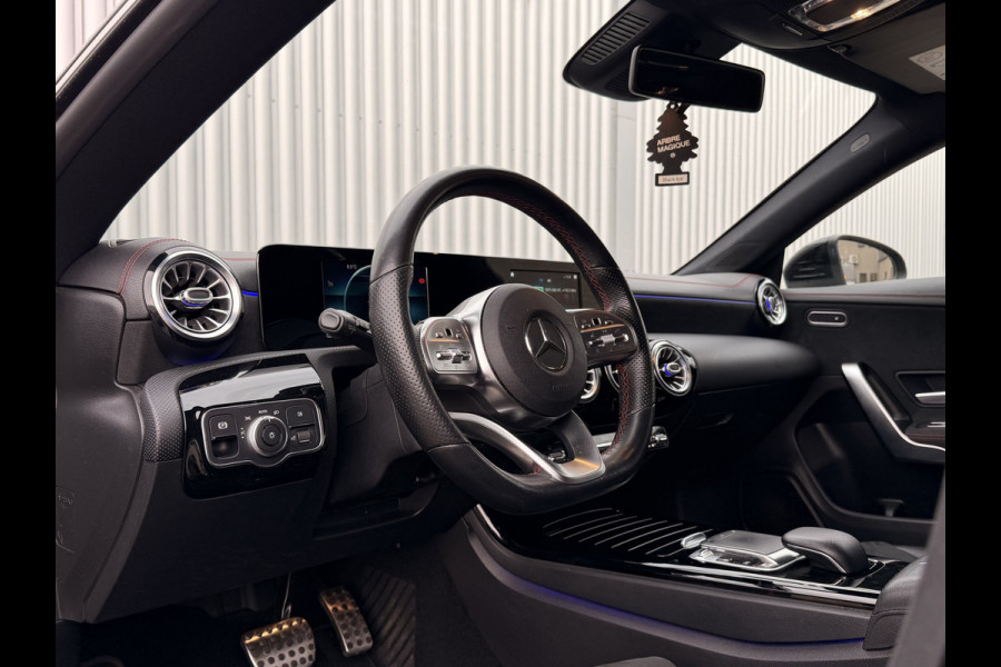 Mercedes-Benz CLA-Klasse Shooting Brake 180 Business Solution AMG NAVI | Camera | Stoelverwarming | 18" velgen