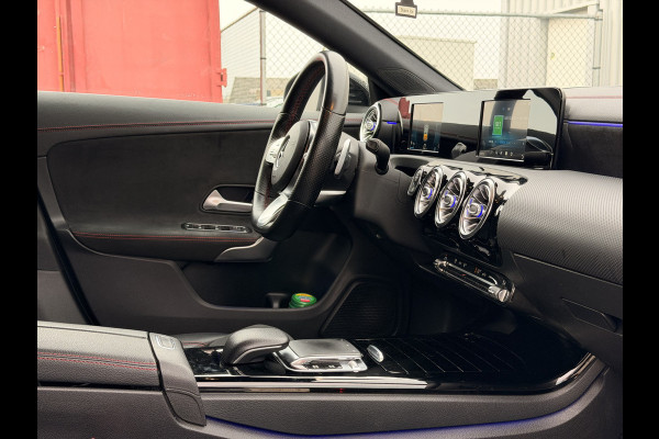 Mercedes-Benz CLA-Klasse Shooting Brake 180 Business Solution AMG NAVI | Camera | Stoelverwarming | 18" velgen