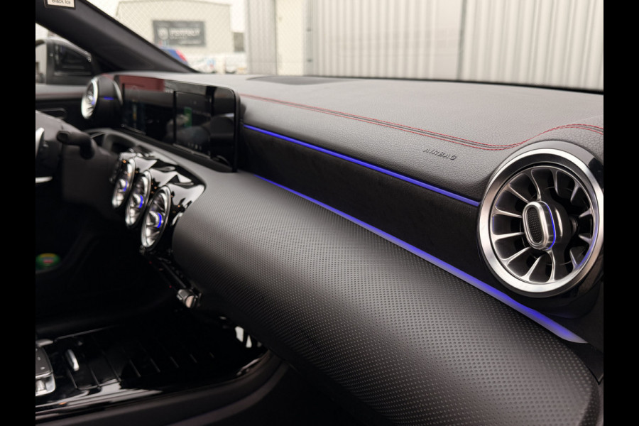 Mercedes-Benz CLA-Klasse Shooting Brake 180 Business Solution AMG NAVI | Camera | Stoelverwarming | 18" velgen