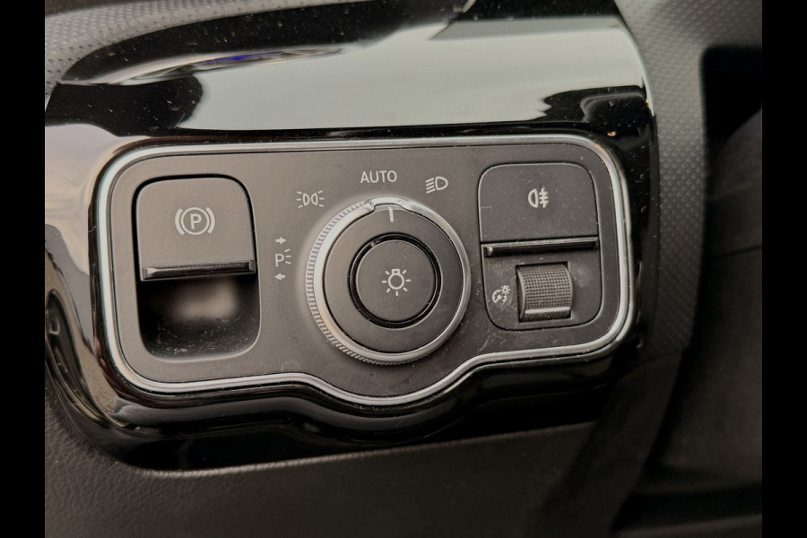 Mercedes-Benz CLA-Klasse Shooting Brake 180 Business Solution AMG NAVI | Camera | Stoelverwarming | 18" velgen