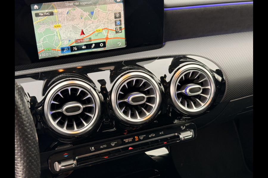 Mercedes-Benz CLA-Klasse Shooting Brake 180 Business Solution AMG NAVI | Camera | Stoelverwarming | 18" velgen