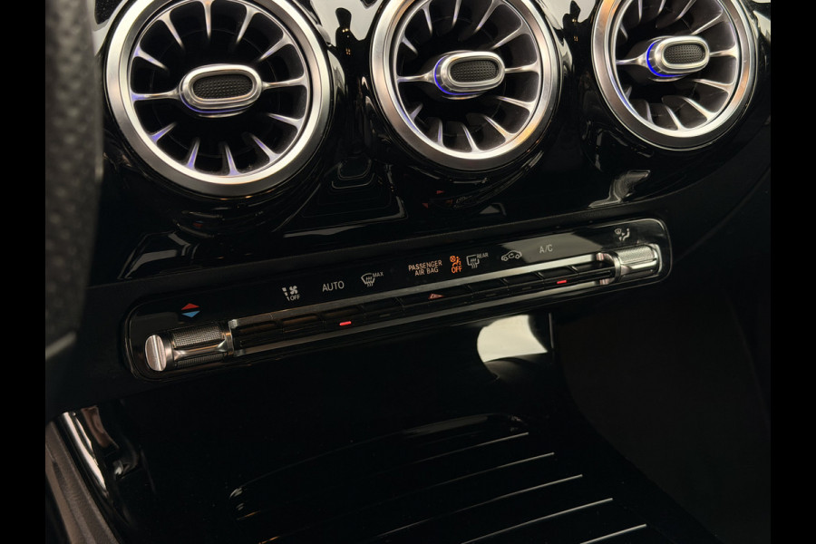 Mercedes-Benz CLA-Klasse Shooting Brake 180 Business Solution AMG NAVI | Camera | Stoelverwarming | 18" velgen