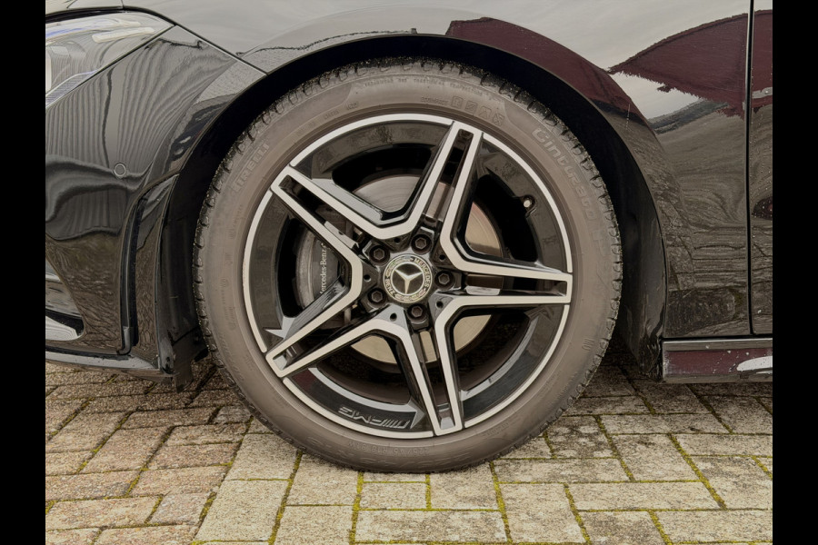 Mercedes-Benz CLA-Klasse Shooting Brake 180 Business Solution AMG NAVI | Camera | Stoelverwarming | 18" velgen