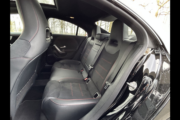Mercedes-Benz CLA-Klasse 250e AMG // Panoramadak // Carplay // MultiBeam LED // Sfeerverlichting // Night pakket // Keyless // 18" AMG